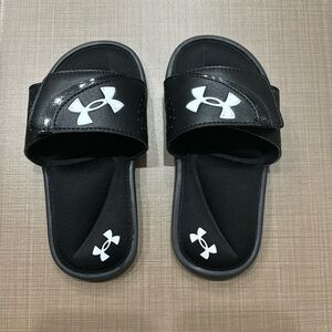 Boys 11K Under Armour Slides - NWOT